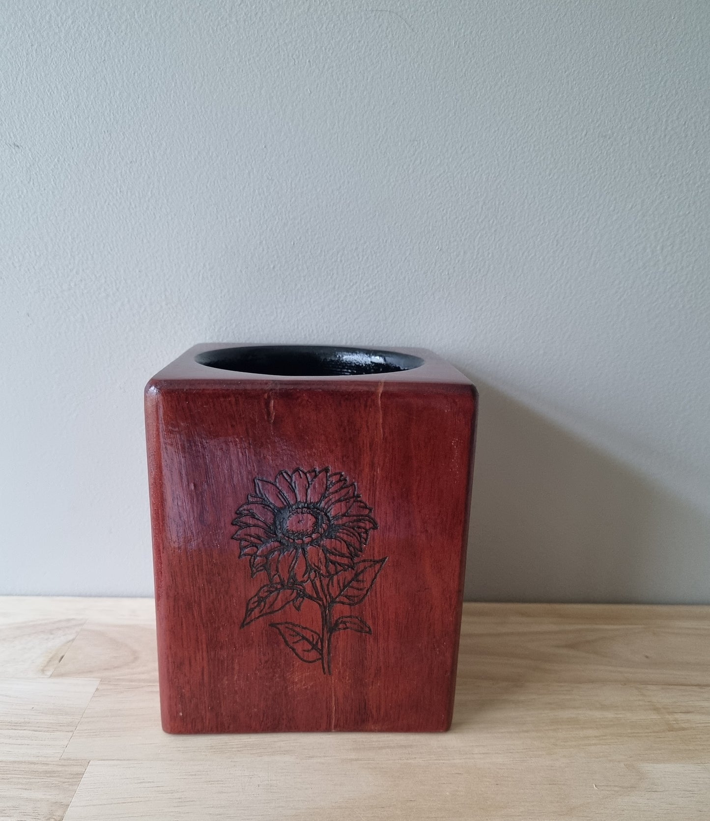 Utensil holder