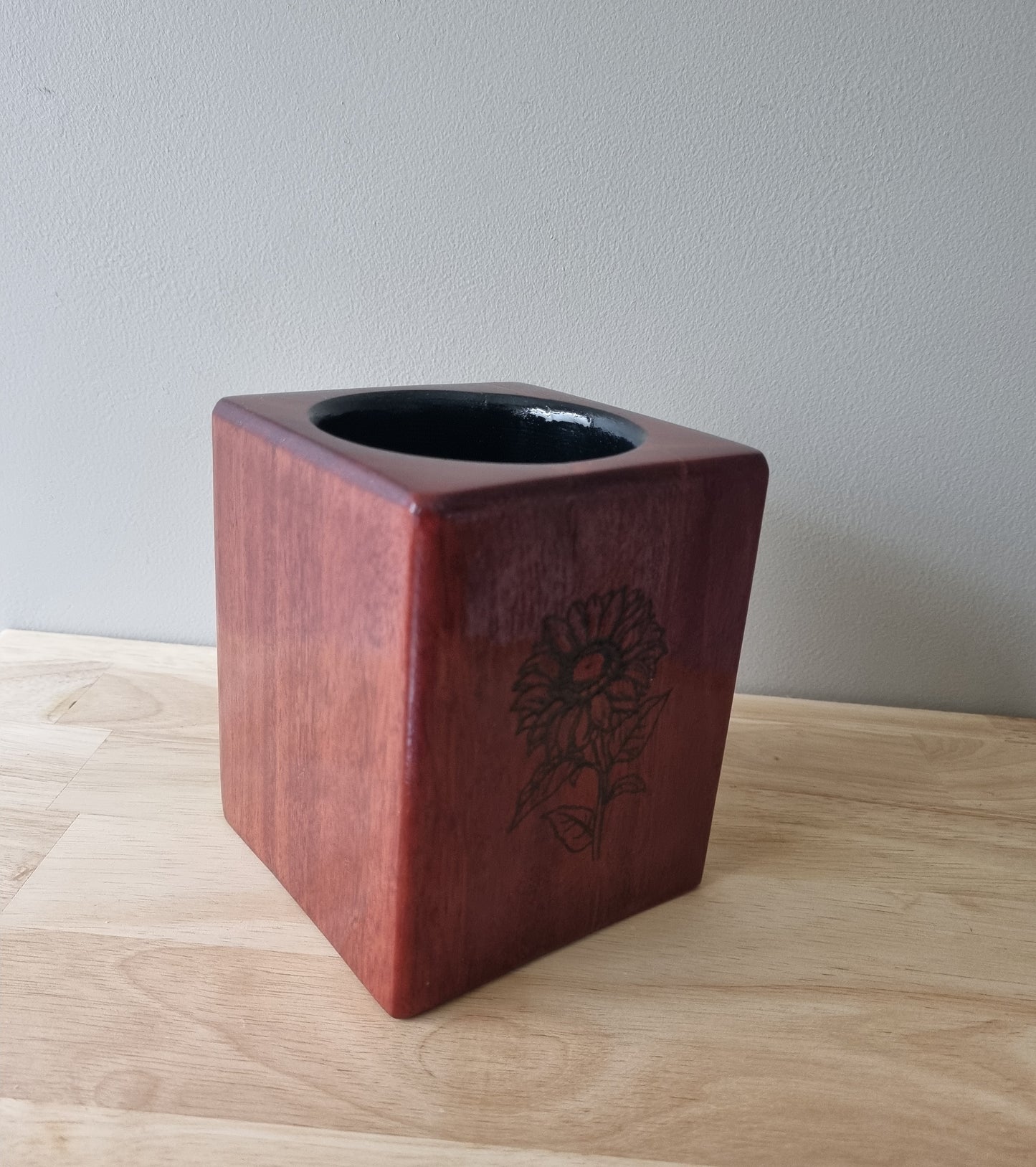 Utensil holder