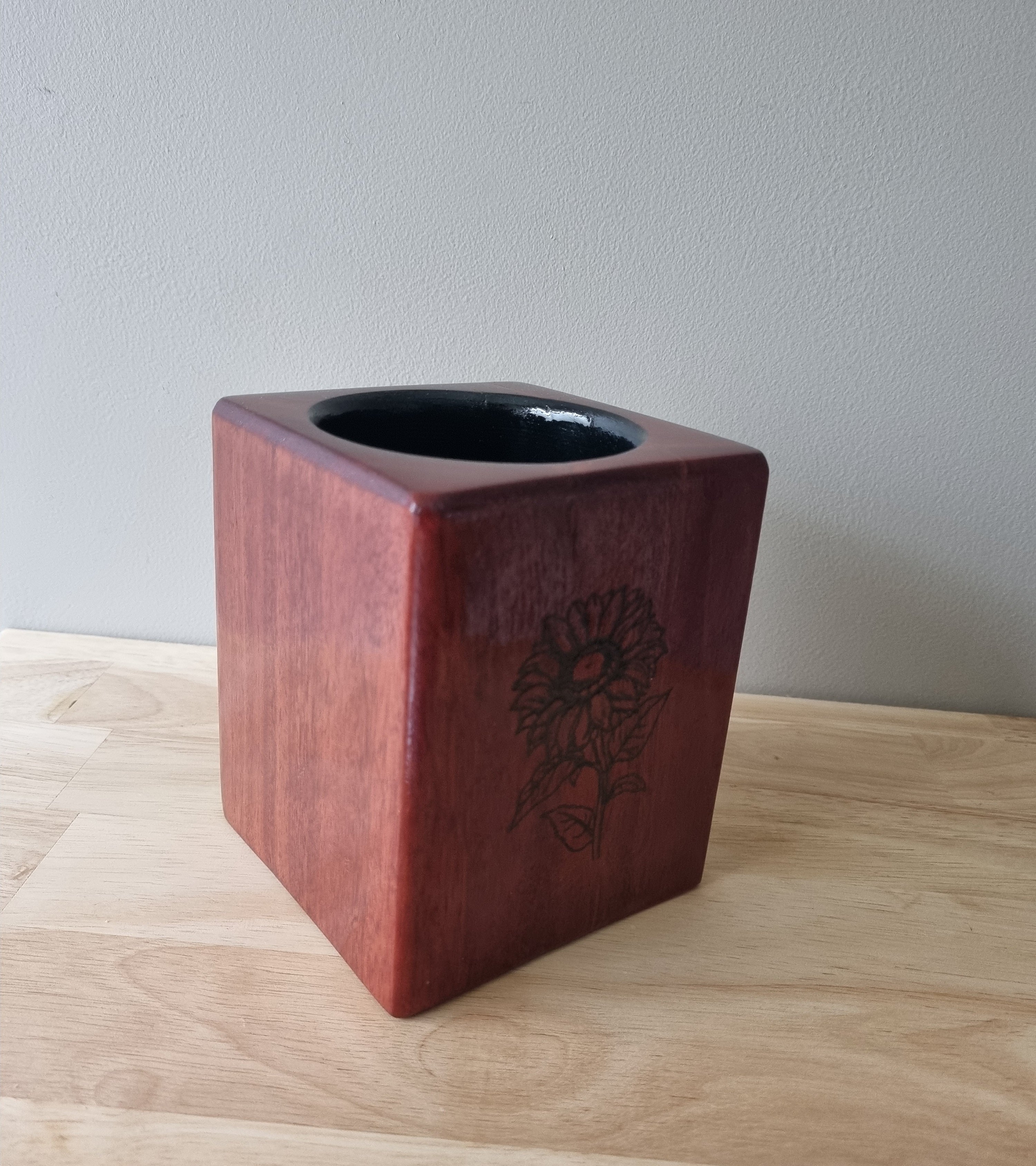 Utensil holder