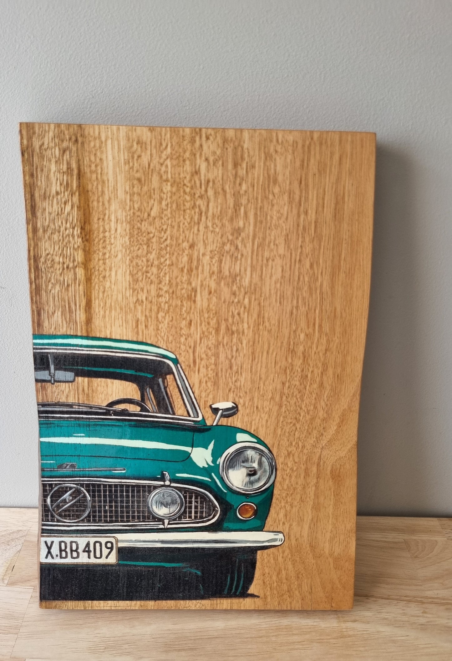 Wooden artwork: Vintage car