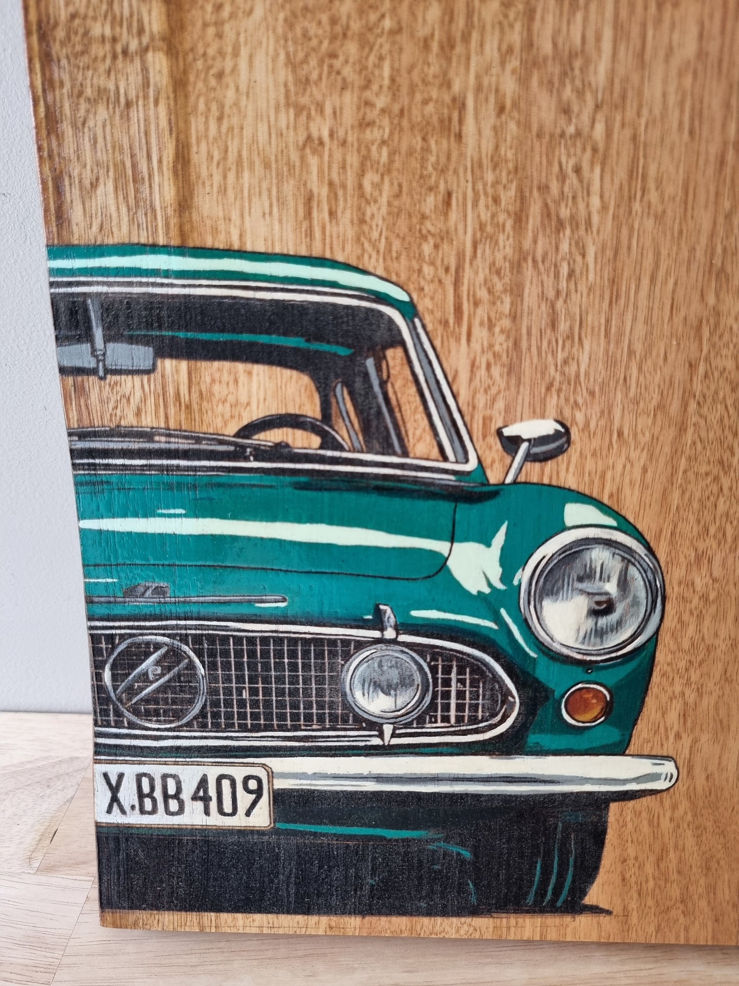 Wooden artwork: Vintage car