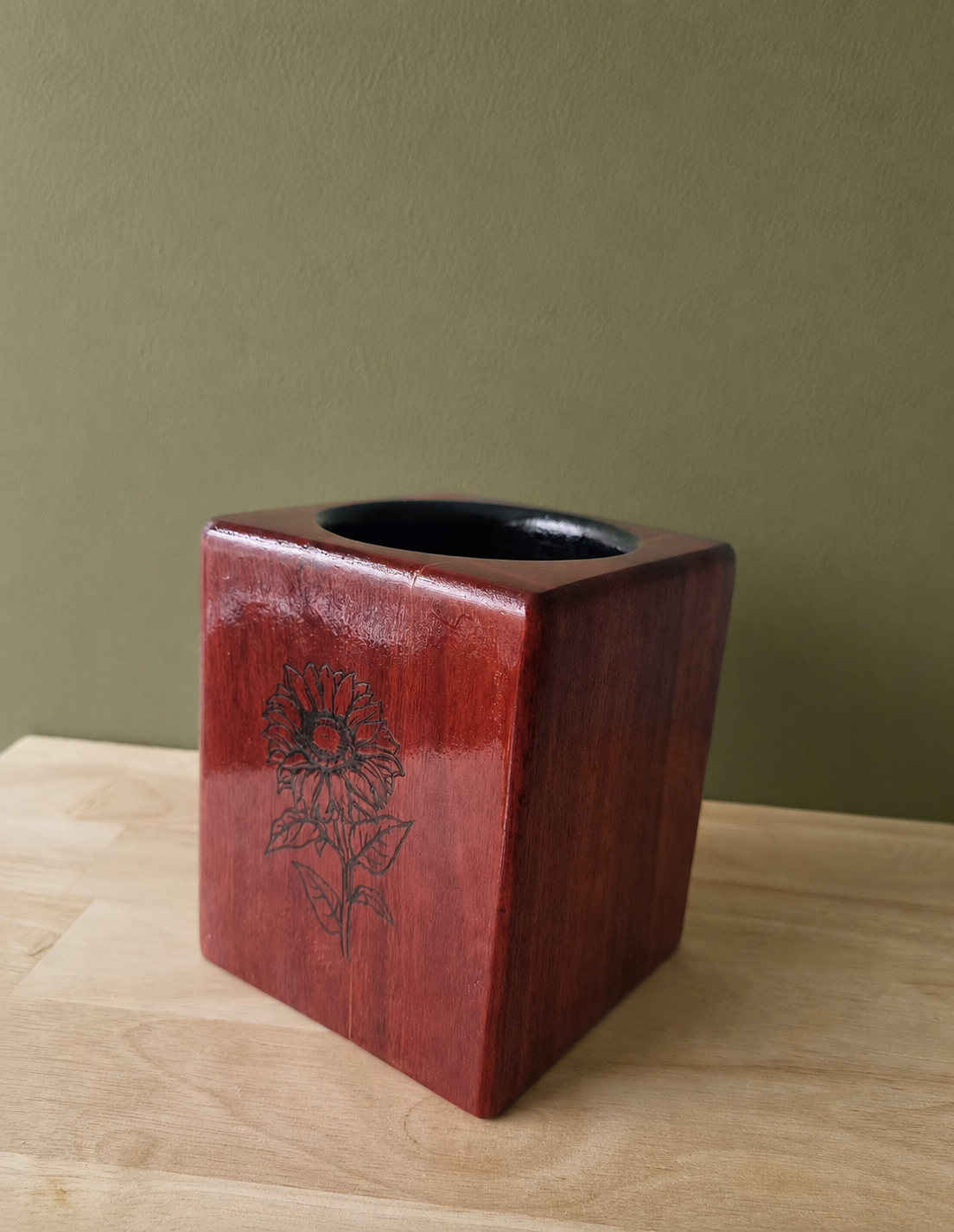 Utensil holder